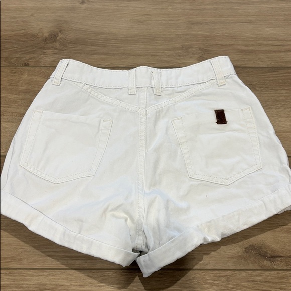Roxy White Jean Shorts with Button Detail size 26” - Picture 5 of 6